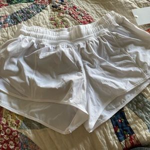 Lululemon size 8 hotty shorts